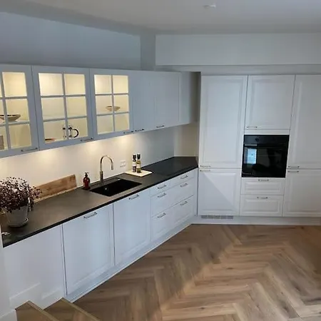 Apartment Nyrenoveret Charmerende Lejlighed I C!