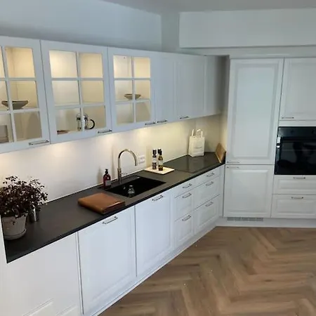 Apartment Nyrenoveret Charmerende Lejlighed I C! *