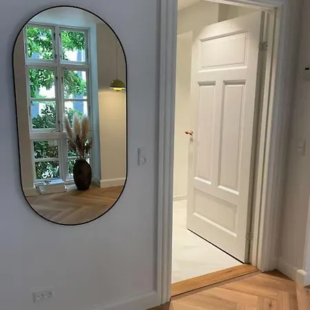 Nyrenoveret Charmerende Lejlighed I C! *