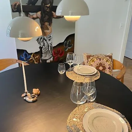 Apartment Nyrenoveret Charmerende Lejlighed I C! *