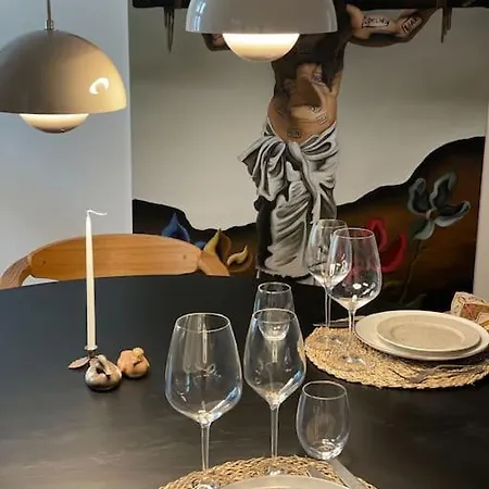 Nyrenoveret Charmerende Lejlighed I C! *