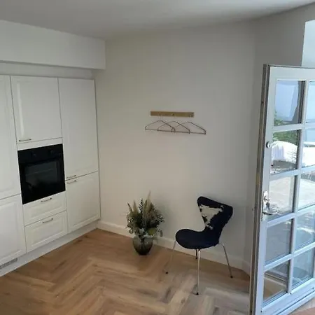 Apartment Nyrenoveret Charmerende Lejlighed I C! *