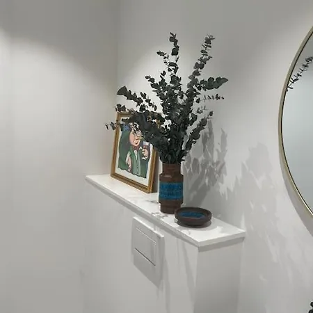 Nyrenoveret Charmerende Lejlighed I C! * Odense