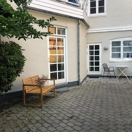 Apartment Nyrenoveret Charmerende Lejlighed I C! *